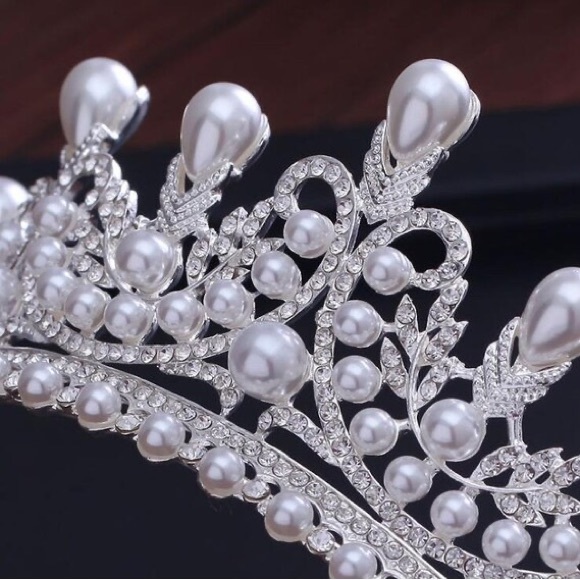 The Pearl Tiara - Picture 2 of 8